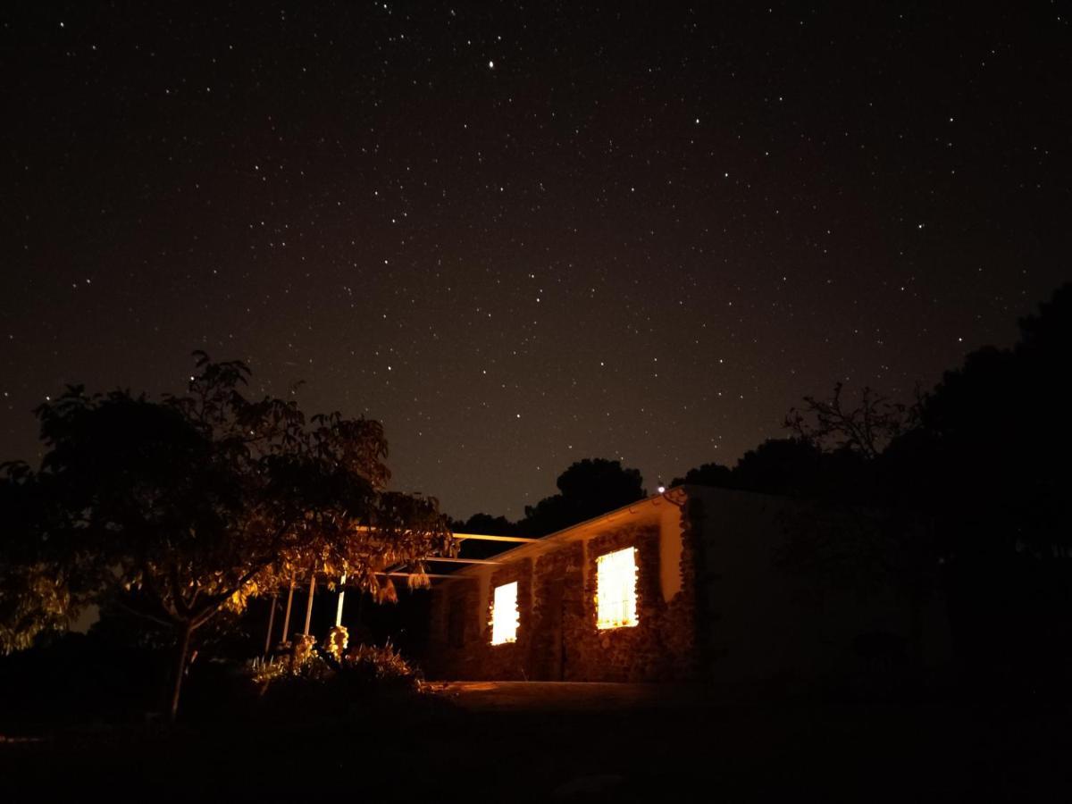 Esencia Lodge - Luxurious Off-Grid Cabin Retreat Альмуньекар Экстерьер фото