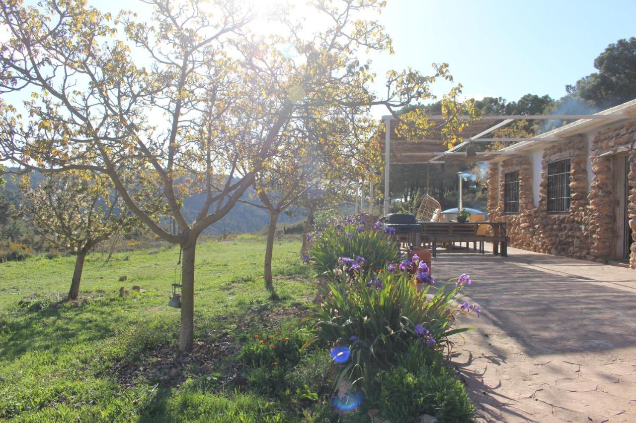 Esencia Lodge - Luxurious Off-Grid Cabin Retreat Альмуньекар Экстерьер фото