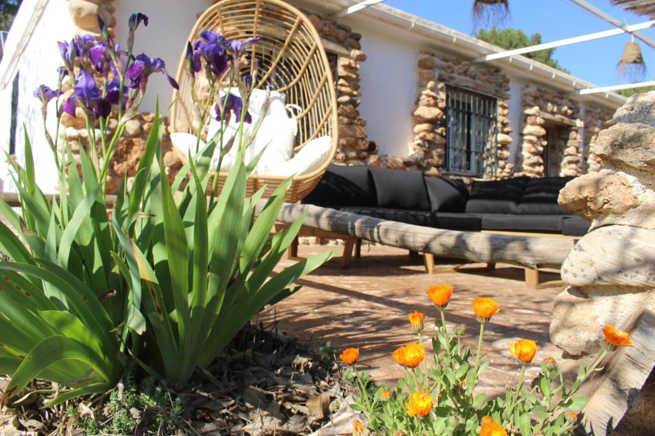 Esencia Lodge - Luxurious Off-Grid Cabin Retreat Альмуньекар Экстерьер фото
